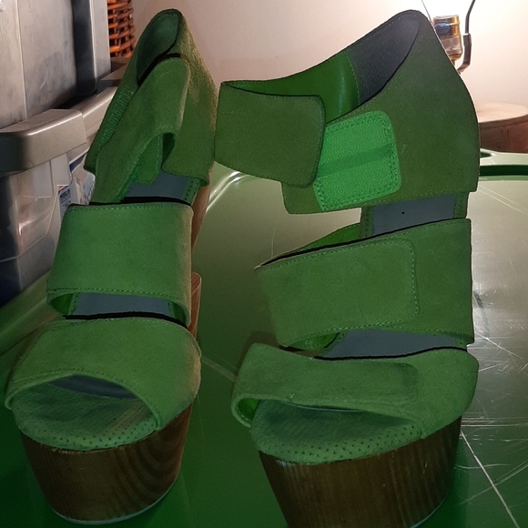 Heel - Picture 1 of 3